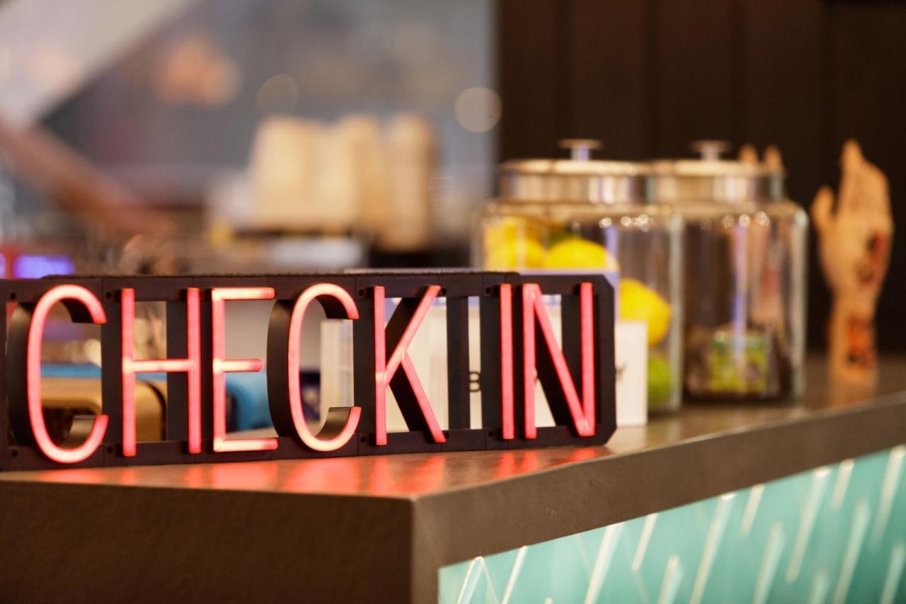 فندق Moxy Richmond Downtown المظهر الخارجي الصورة