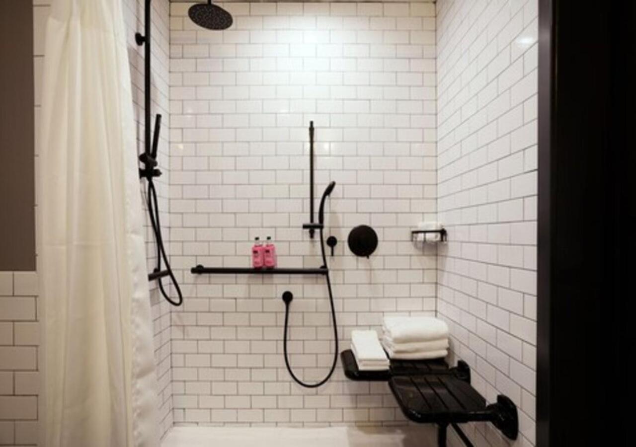 فندق Moxy Richmond Downtown المظهر الخارجي الصورة